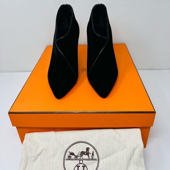 HERMES**Black Velvet Booties**EU 36; US 6**$1650 - Picture 2 of 10